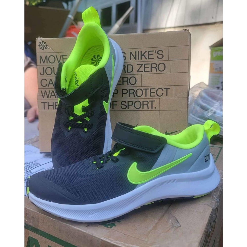 NIKE Star Runner 3 Play Kids Shoes - size 2 Y - new in box!